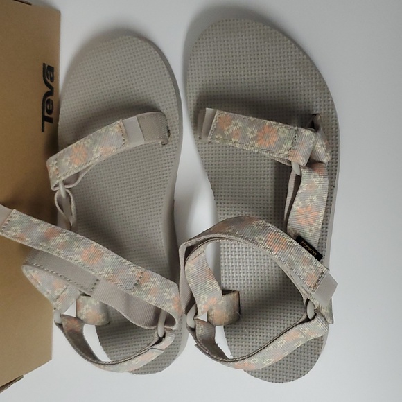 Teva Women's size 7 Universal Wildflower 1125201 / Pyor - Picture 2 of 10